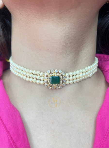 Emarald Studed Gold Pearl Choker