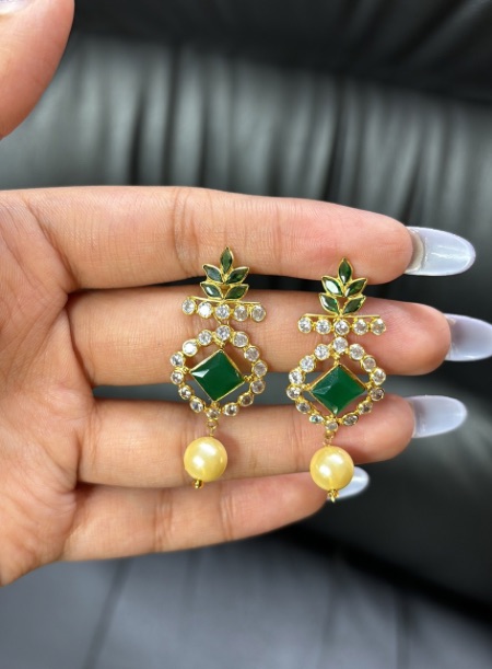 14kt green earring