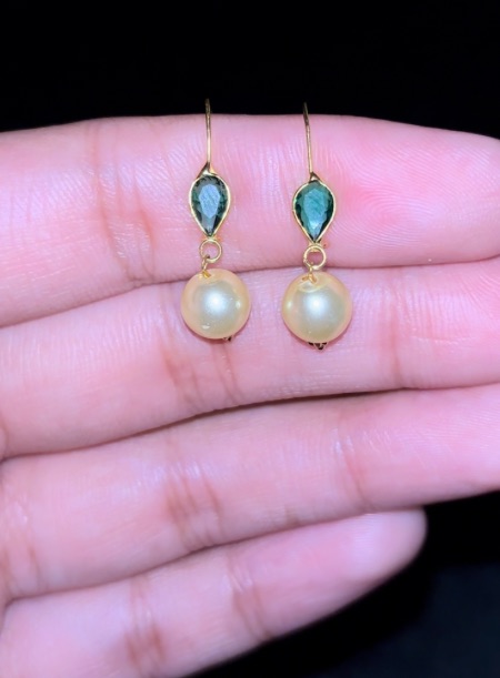 14kt green Earring