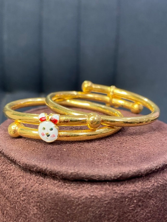 22kt wax filled baby bangles with rabbit element