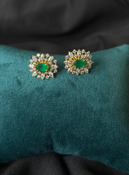 Medium Swarovski green stud