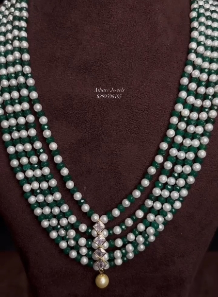 Green and white beads necklace