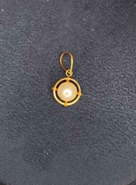 14kt pearl pendant