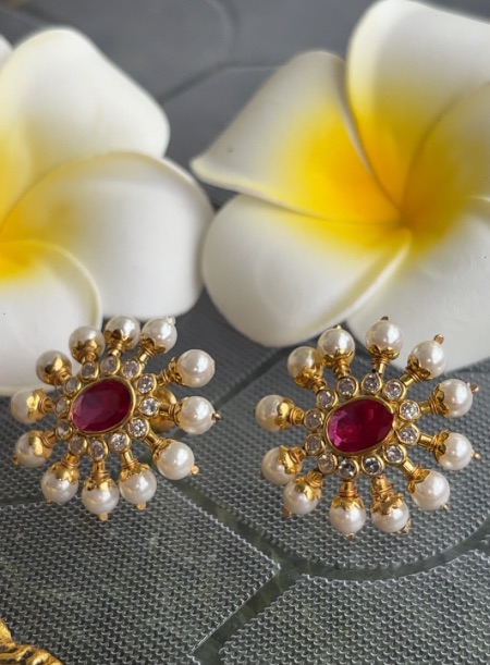 Pearl stud