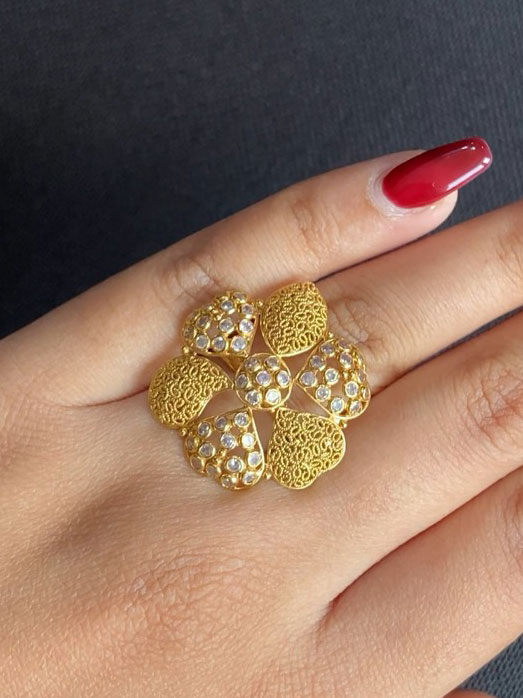 Unique 14kt gold ring with filigree pattern in flower shape