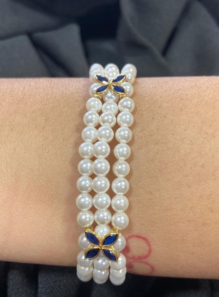 White beads bracelet with flower