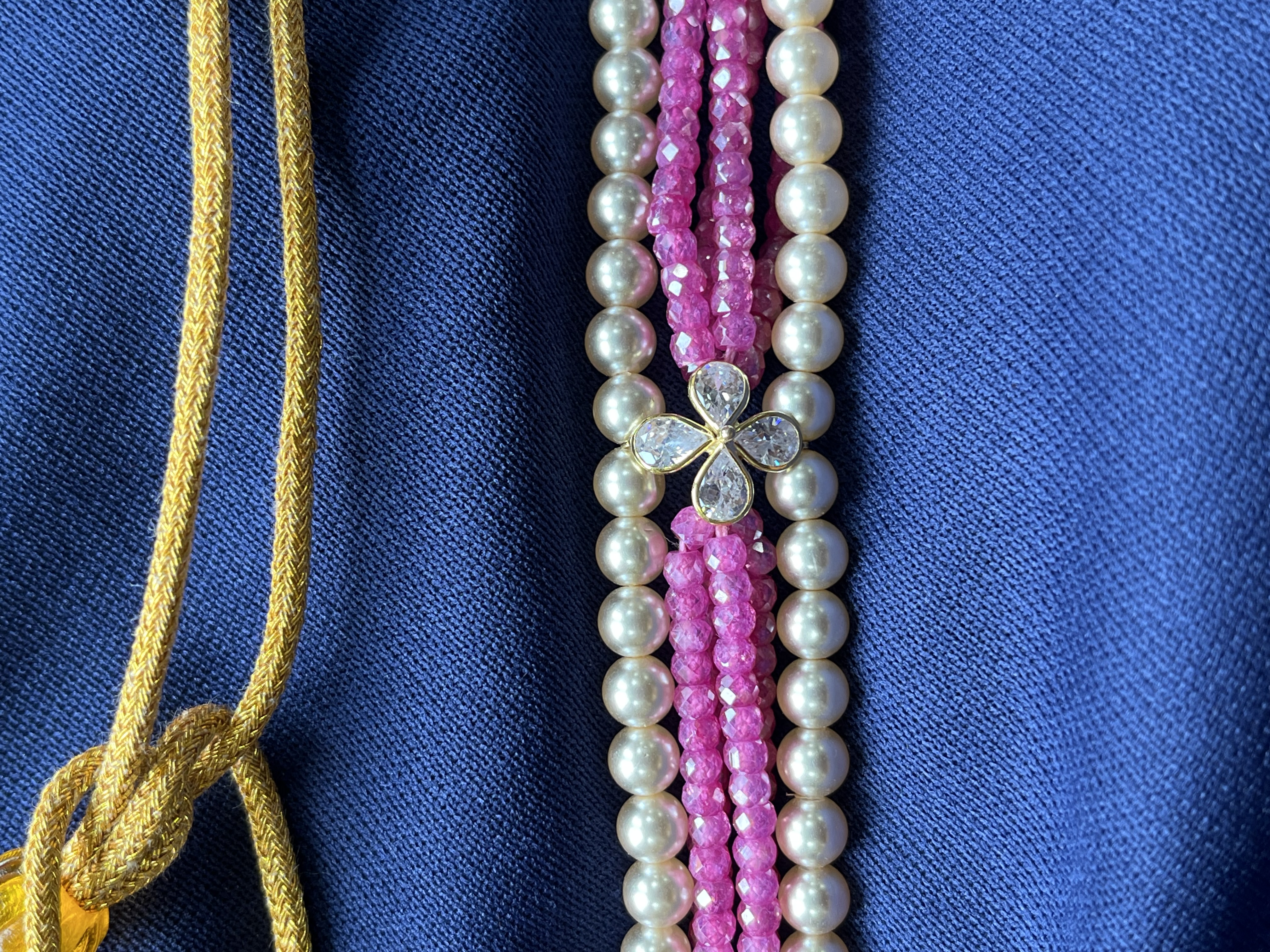 Pink beads & white pearls flower pendant choker