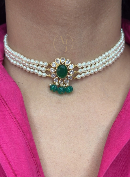 Emarald Pearl Choker