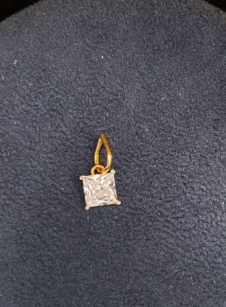 14kt square  pendant