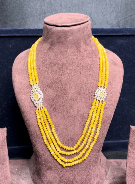 14 kt Mala with side pendants