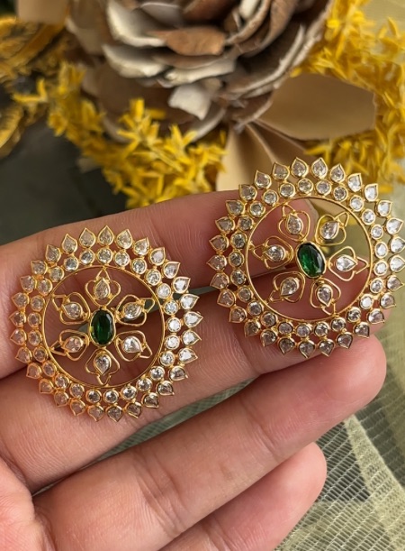 Gold stud